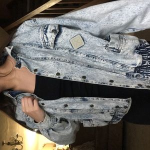 Vintage Over sized Acid wash denim bomber jacket!!